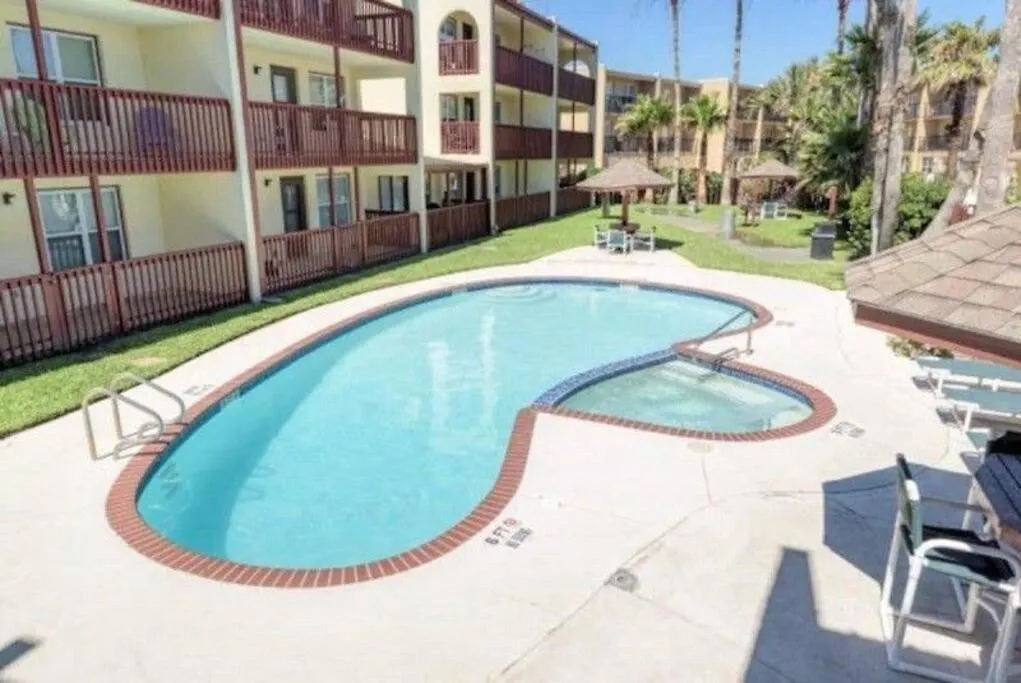 1st Floor 2 Bd 2 Ba W View& Pool *