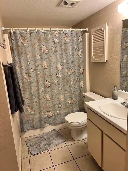 Holiday home 1st Floor 2 Bd 2 Ba W View& Pool *