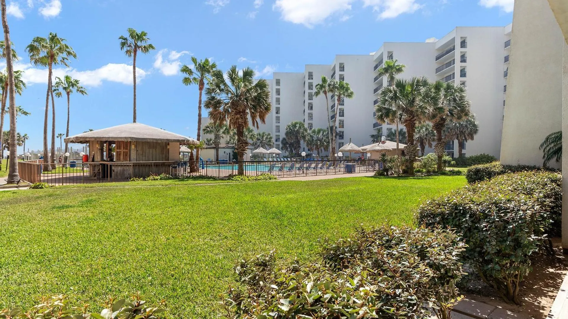 Ground Floor Beachfron 2steps From Amenities Saida South Padre Island