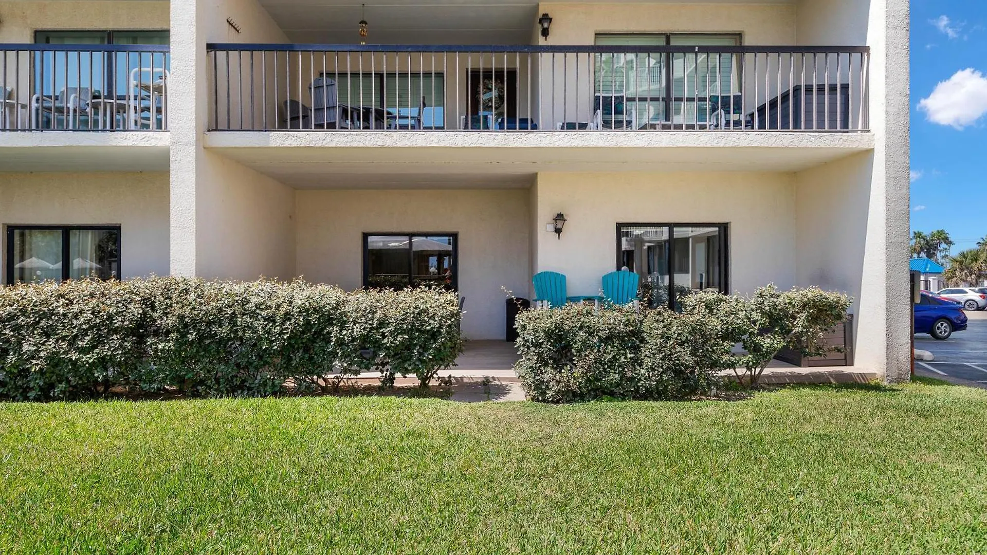 Ground Floor Beachfron 2steps From Amenities Saida Holiday home *