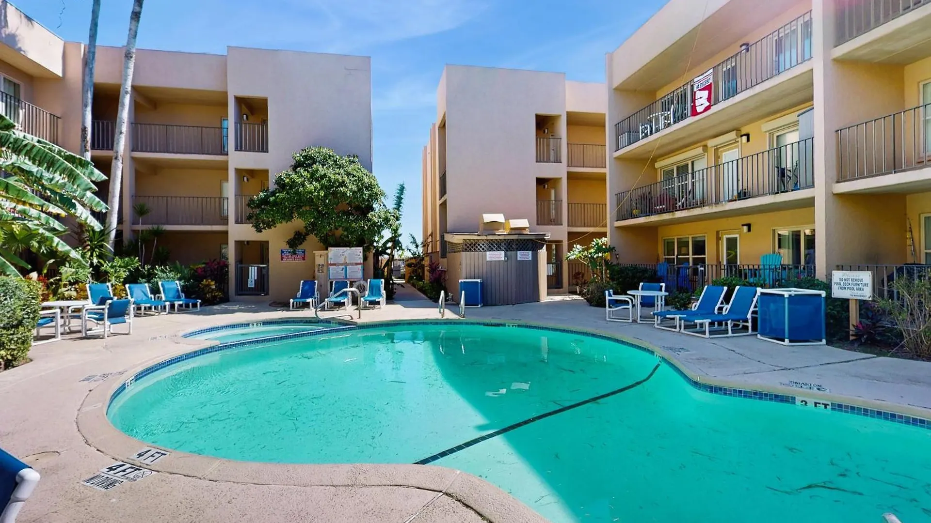 Beachview Condominiums: Wicker Wanderer