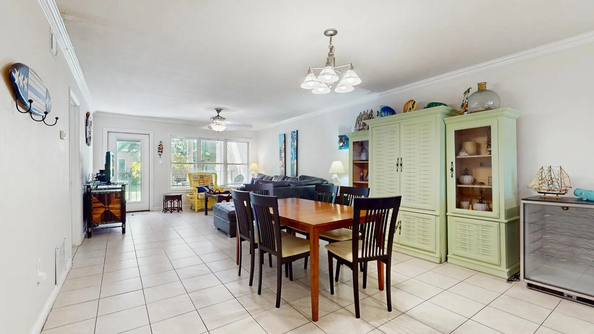 Beachview Condominiums: Wicker Wanderer Apartment South Padre Island