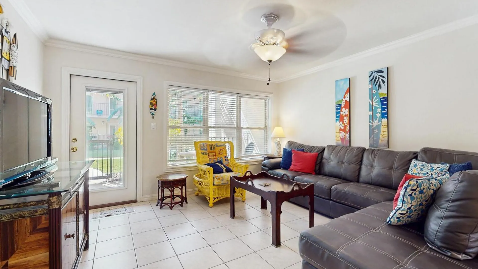 Beachview Condominiums: Wicker Wanderer Apartment