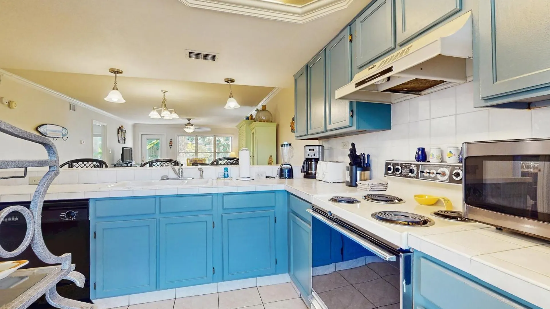 Apartment Beachview Condominiums: Wicker Wanderer *
