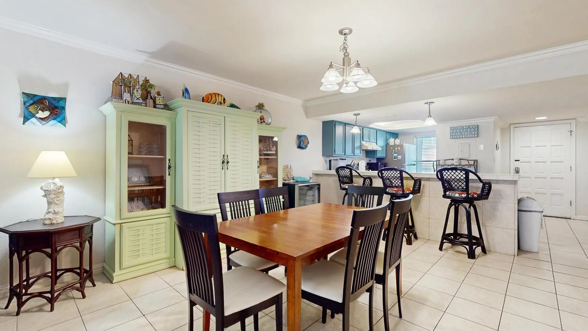 Beachview Condominiums: Wicker Wanderer Apartment South Padre Island