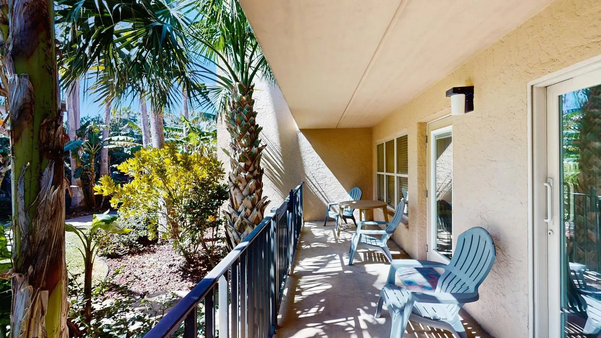 Beachview Condominiums: Wicker Wanderer *
