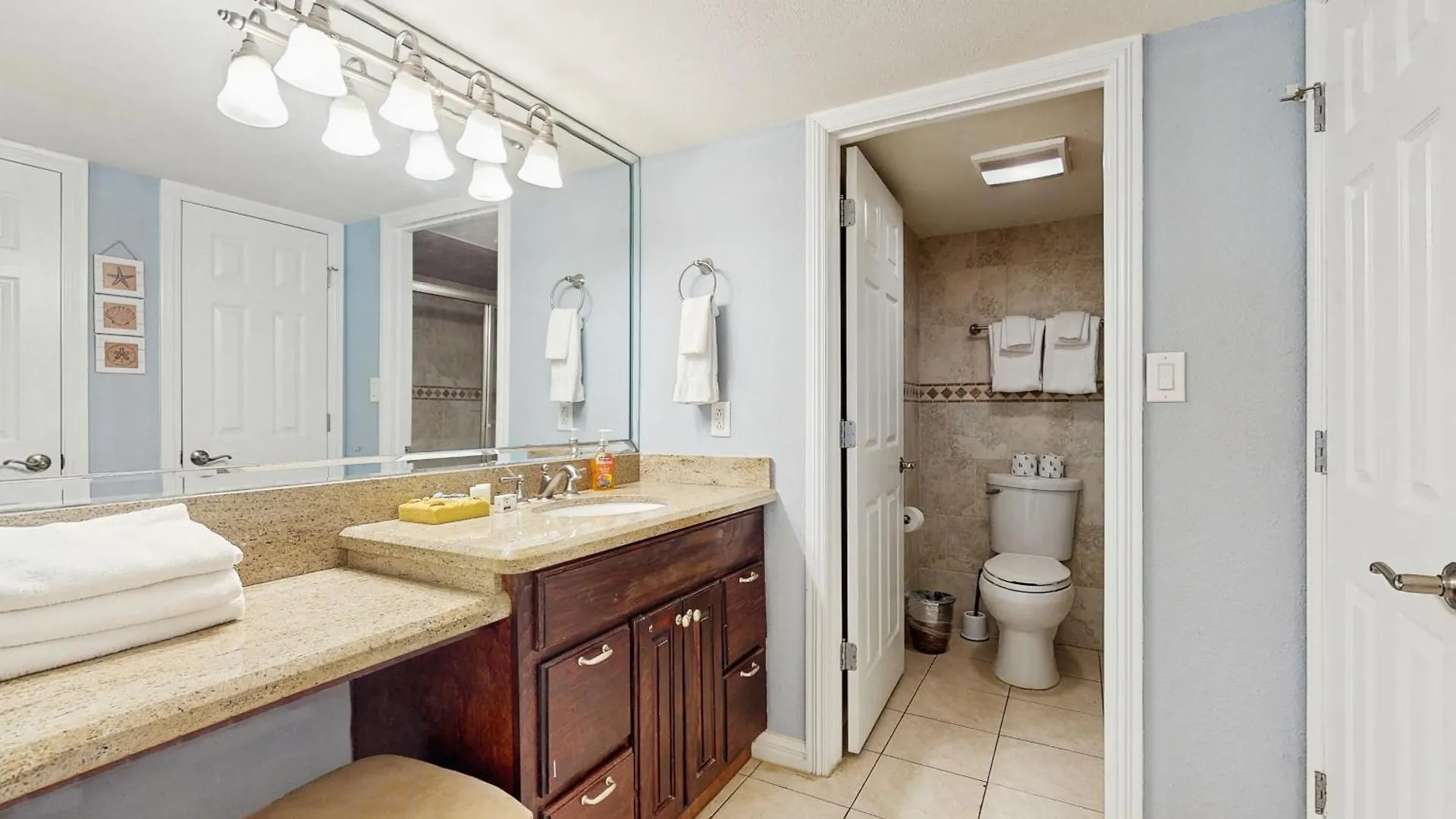 Apartment Beachview Condominiums: Wicker Wanderer