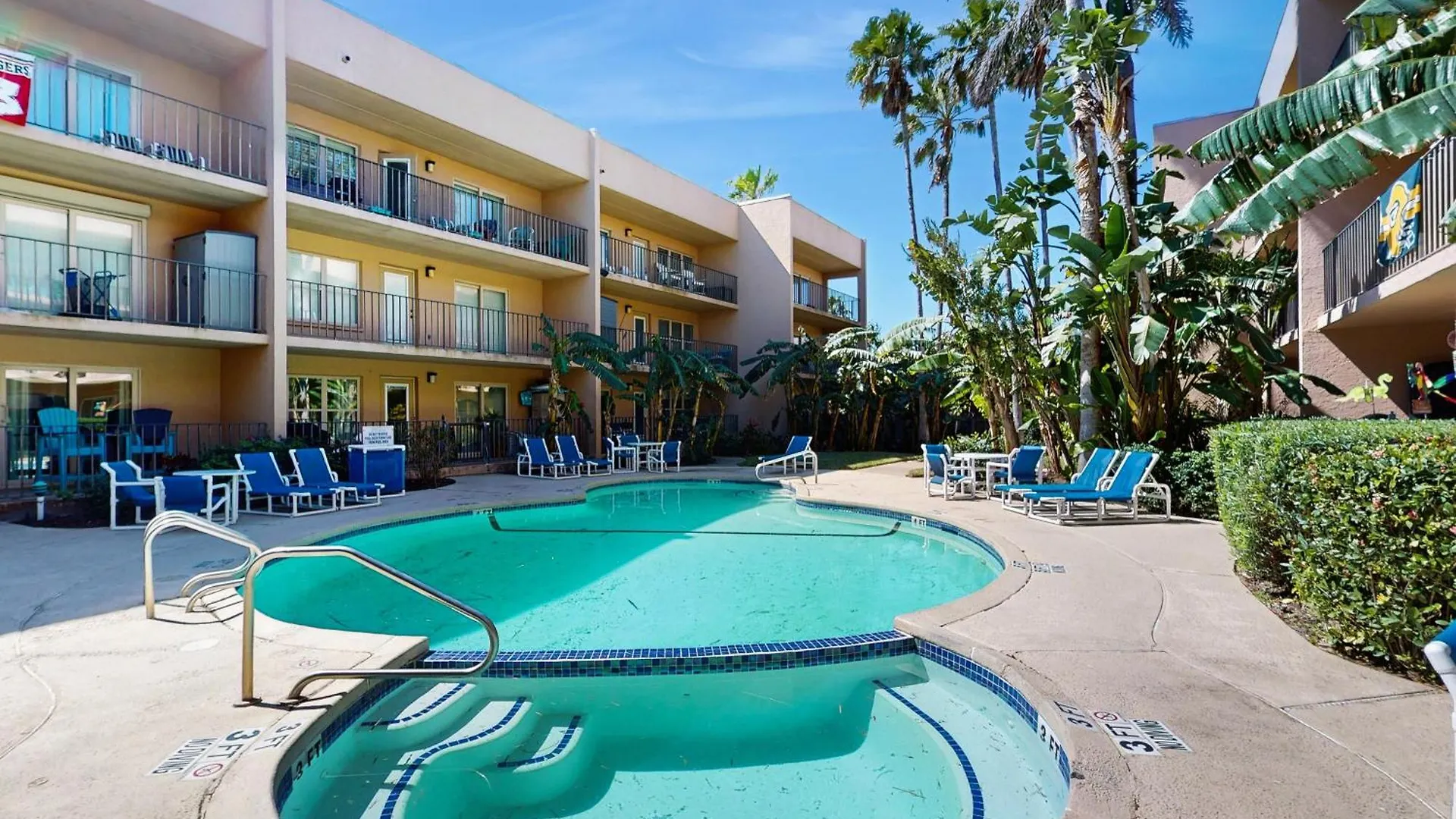 Beachview Condominiums: Wicker Wanderer Apartment *
