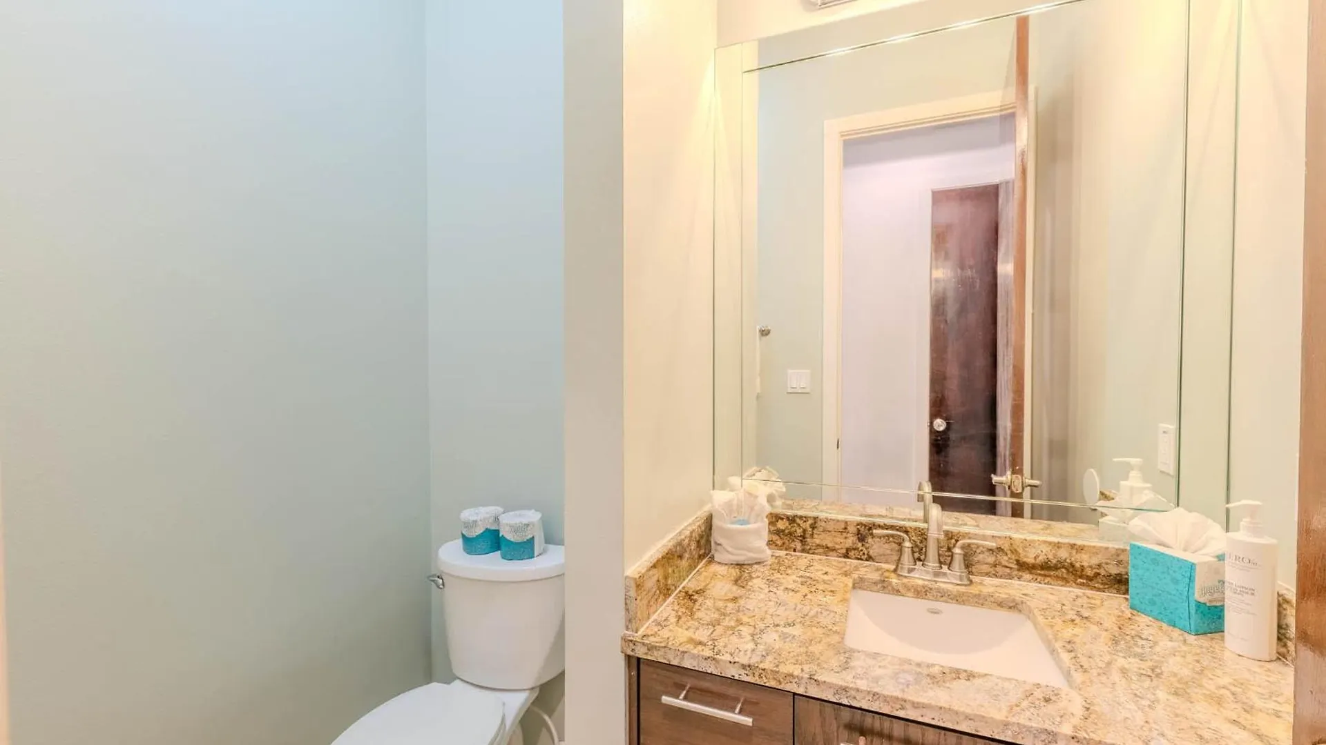 5 Bedroom Beachfront - 4th Floor