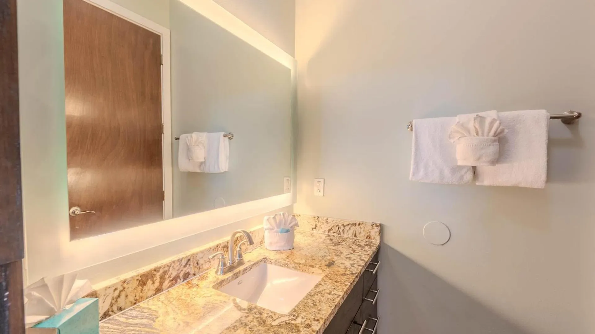 5 Bedroom Beachfront - 4th Floor Apartment