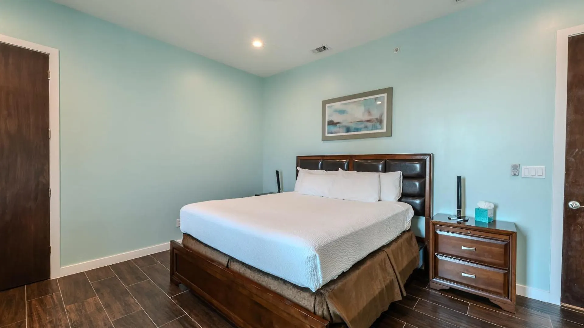 Apartment 5 Bedroom Beachfront - 4th Floor