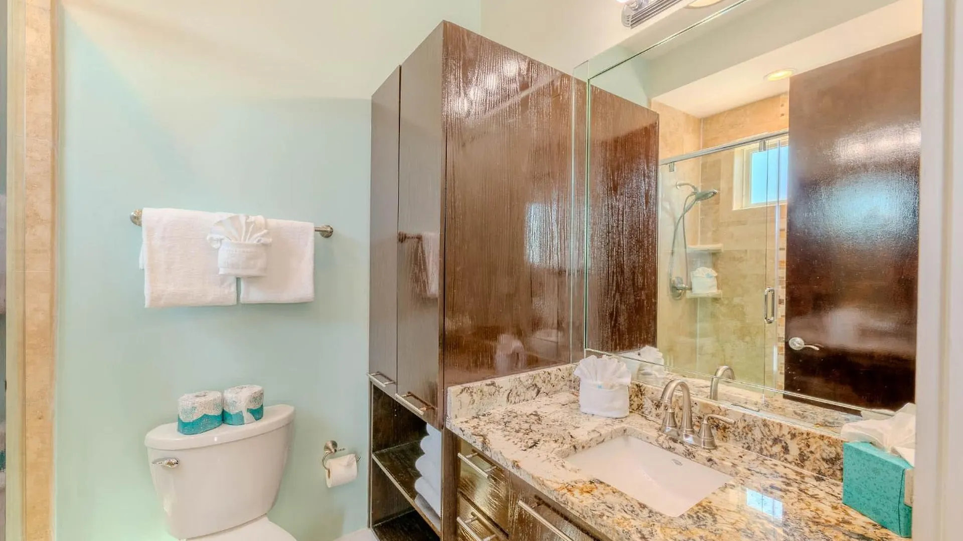 5 Bedroom Beachfront - 4th Floor *