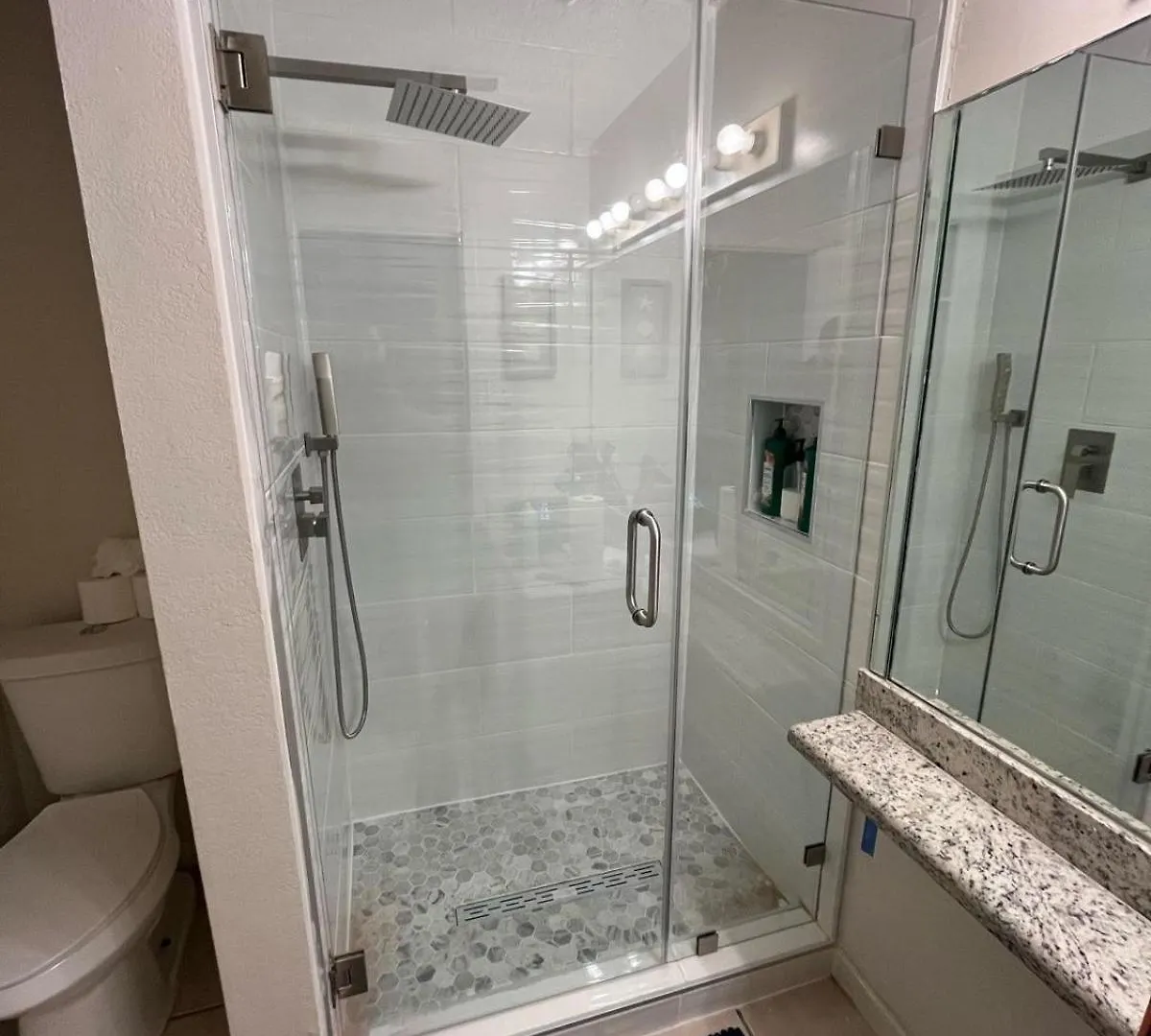 Relaxing And Spacious 2 Bed 2 Ba Short Walk To A Holiday home *