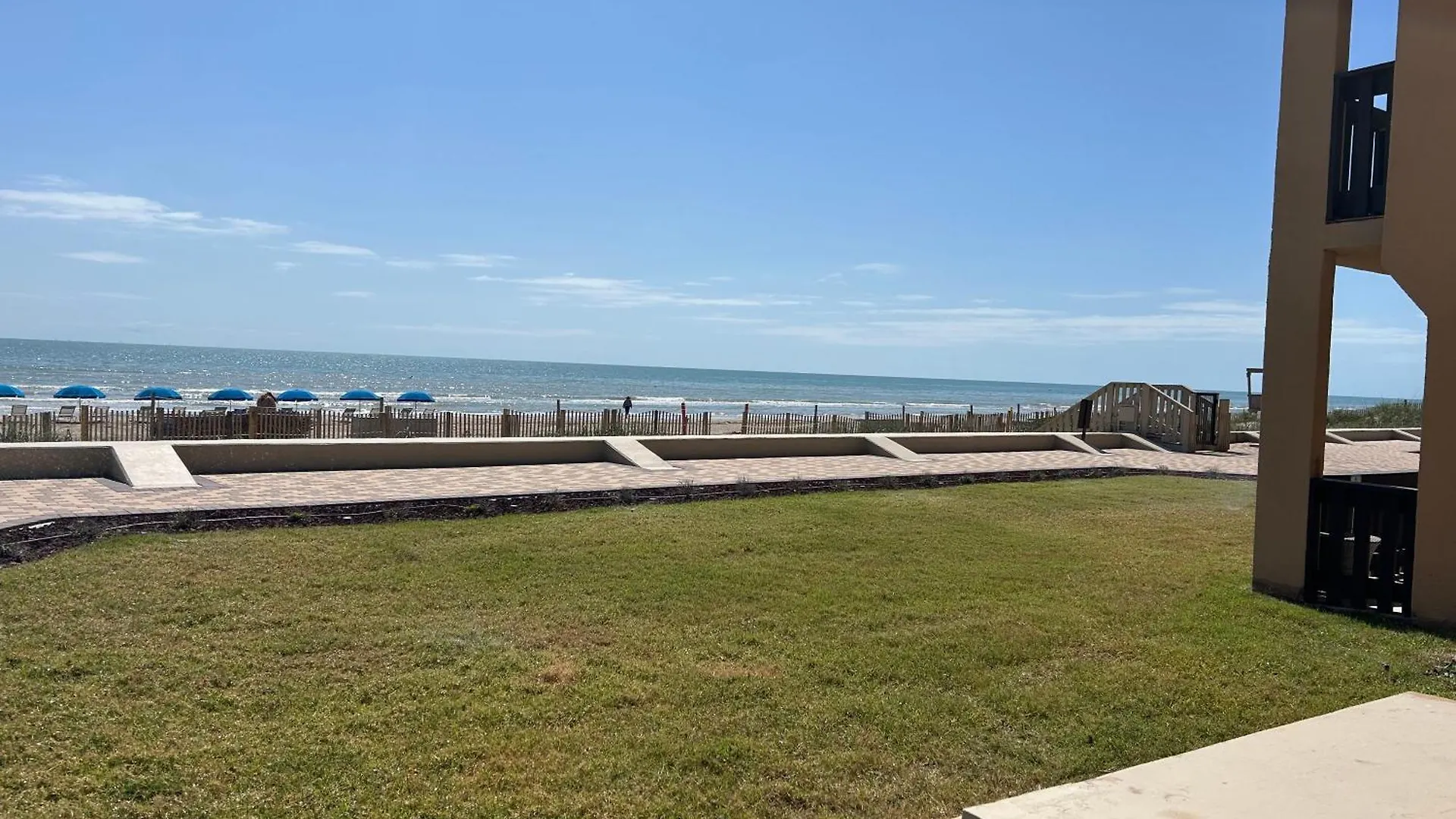 Tiki Spi Beachfront Condo, Right On The Beach! *