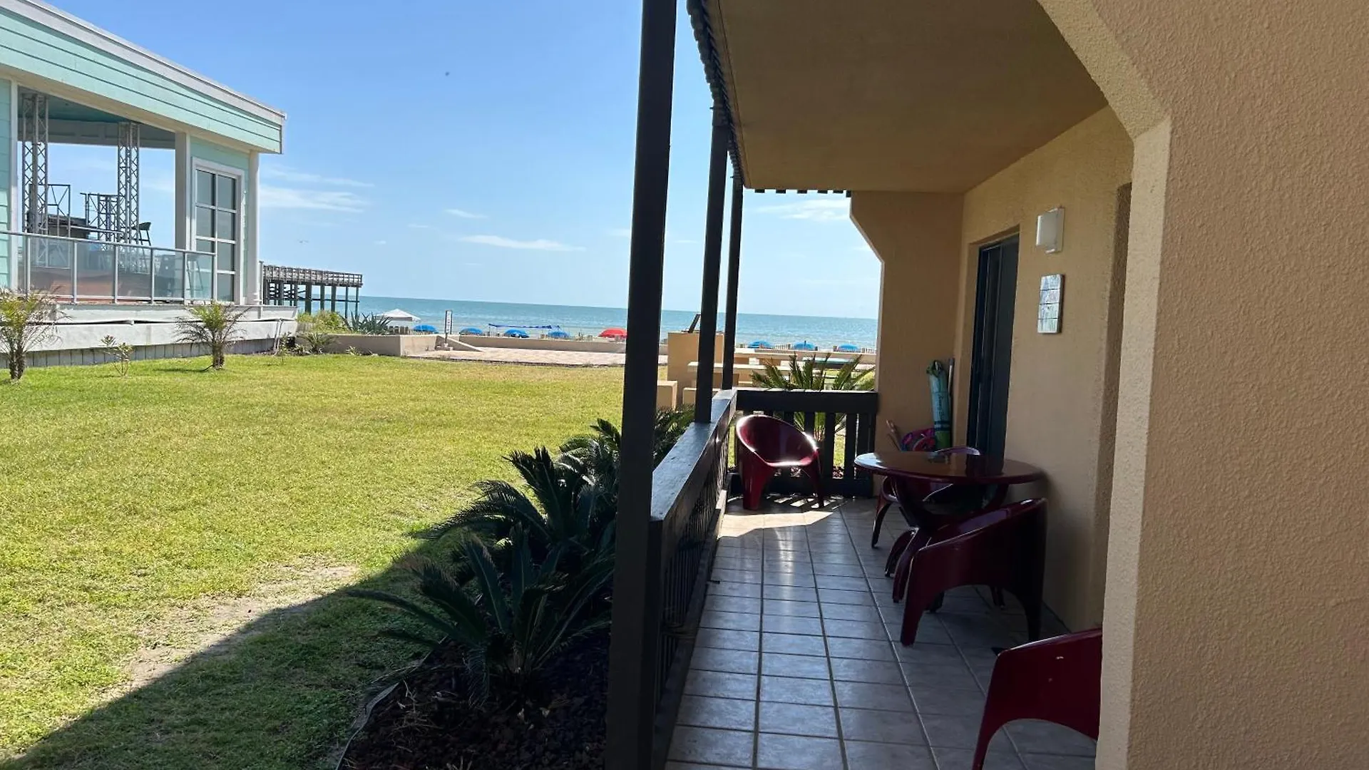 Tiki Spi Beachfront Condo, Right On The Beach! Apartment
