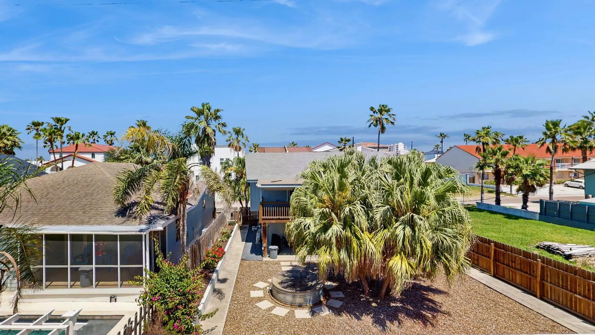 Pura Vida Unit A Holiday home *