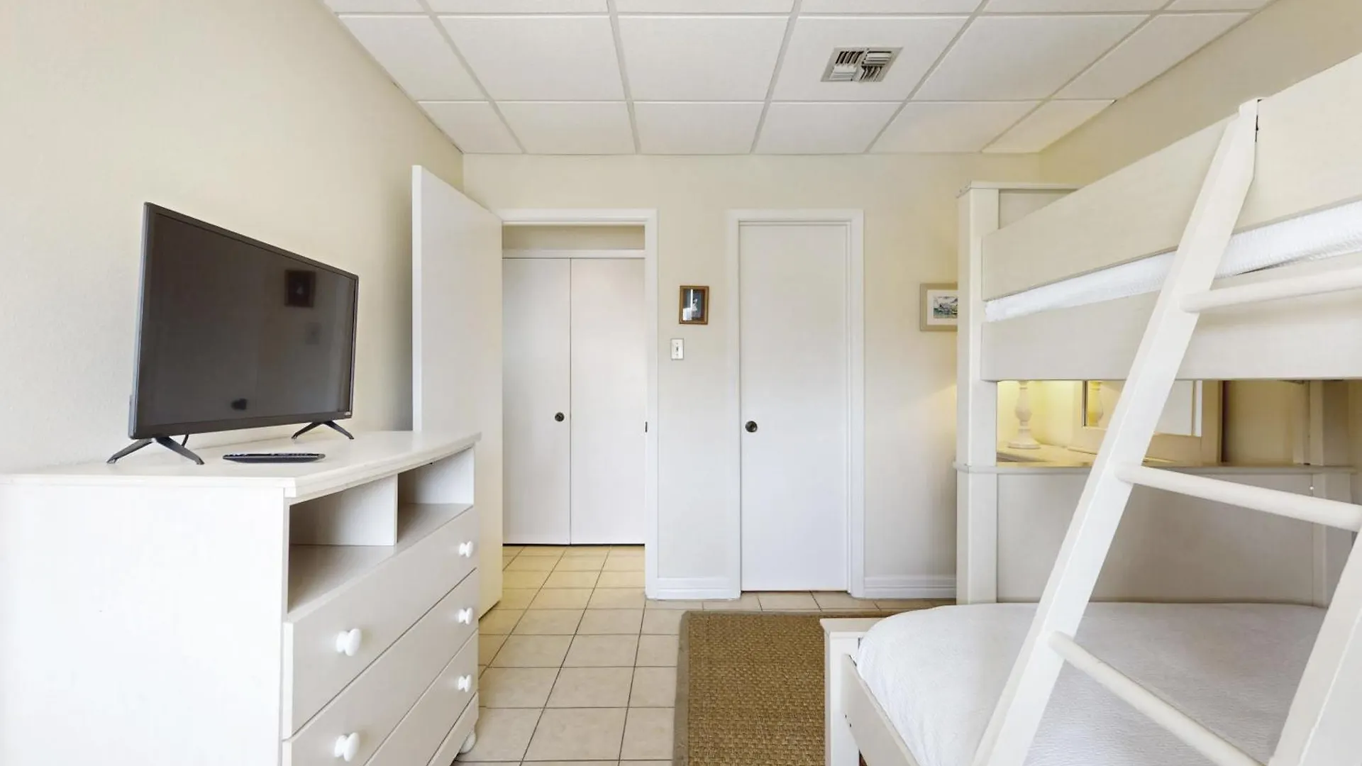 Galleon Bay Apartment *