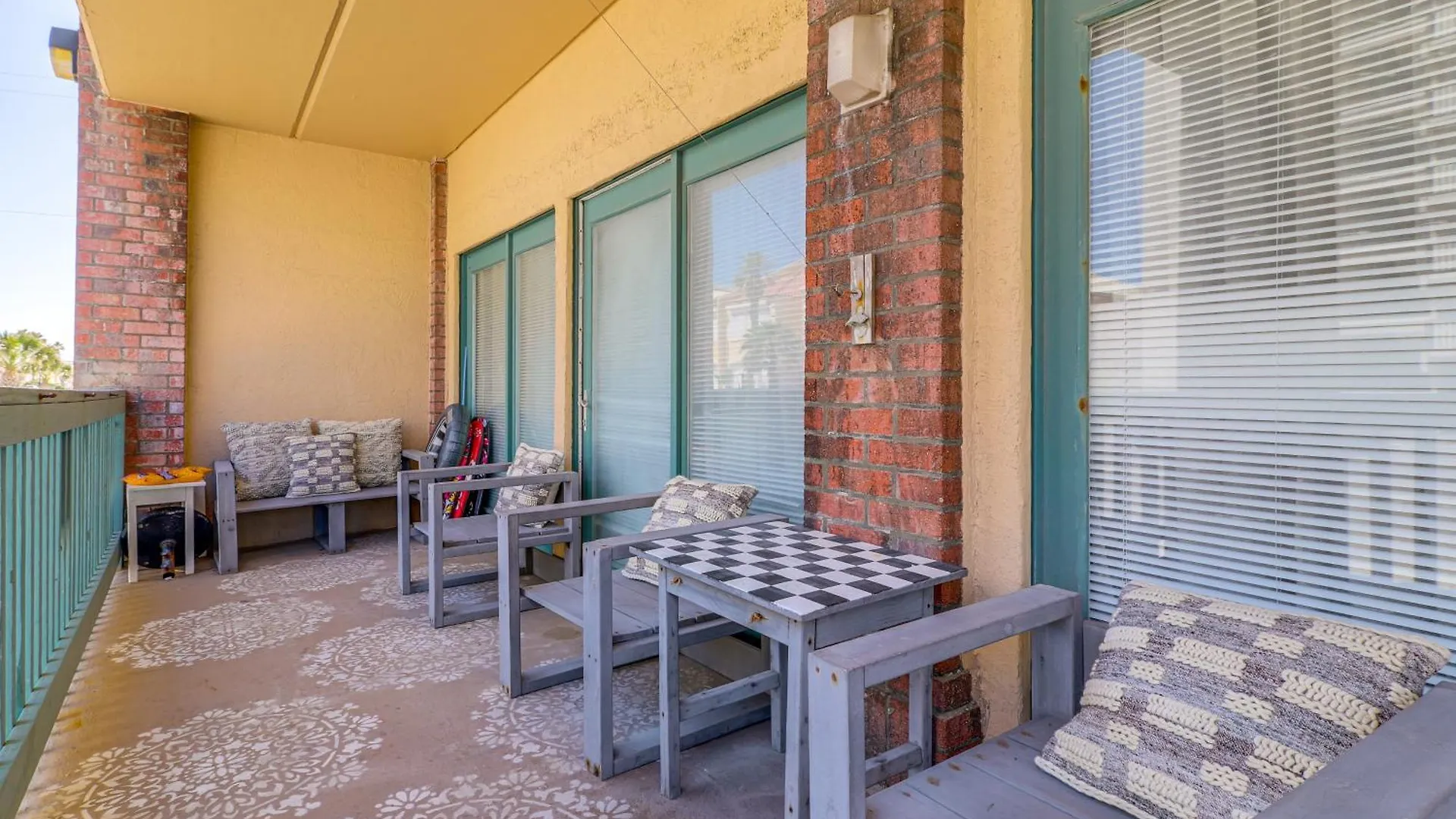 Luxe South Padre With Pool - Walk To Beach!