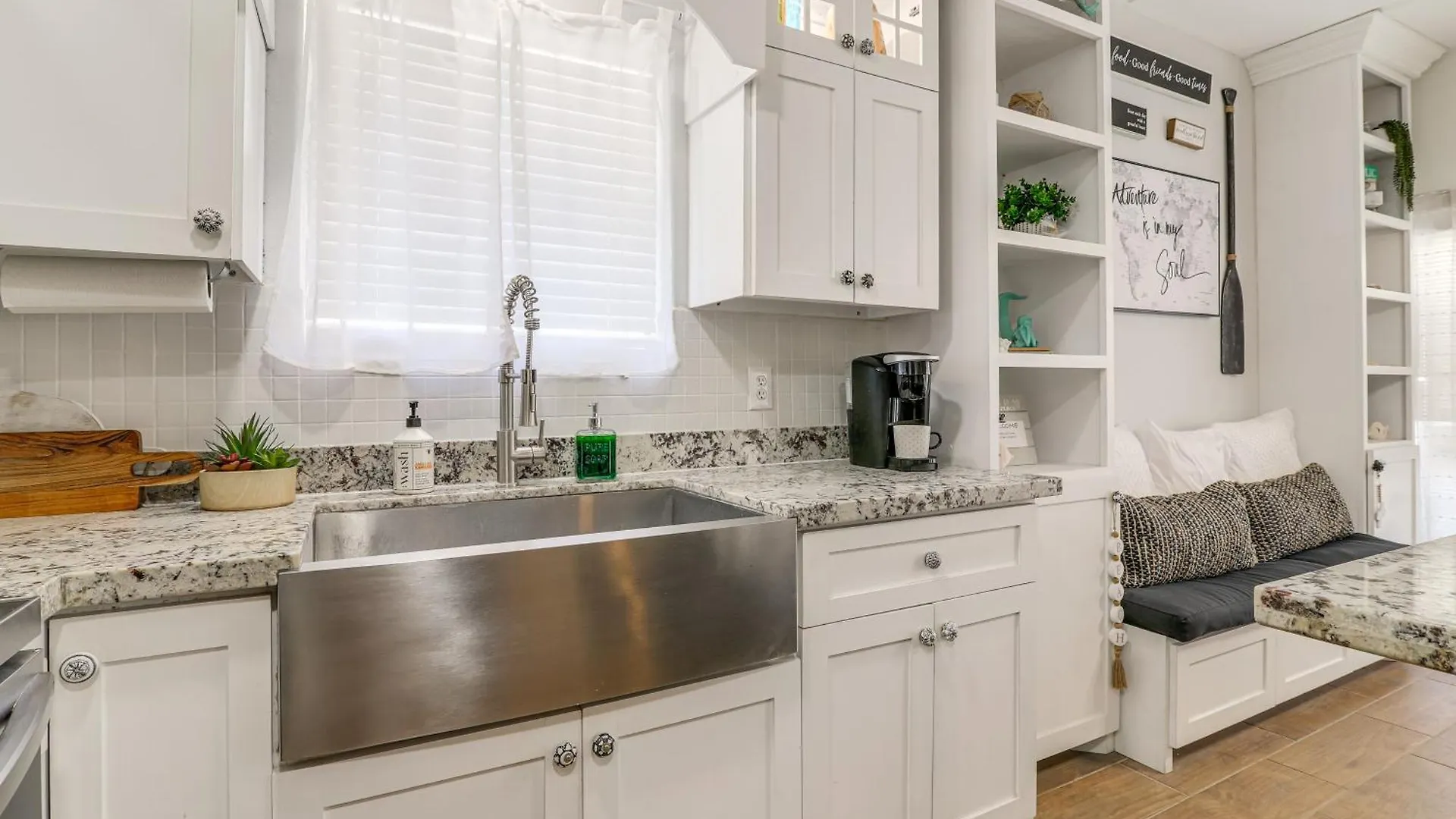 Luxe South Padre With Pool - Walk To Beach! Apartment