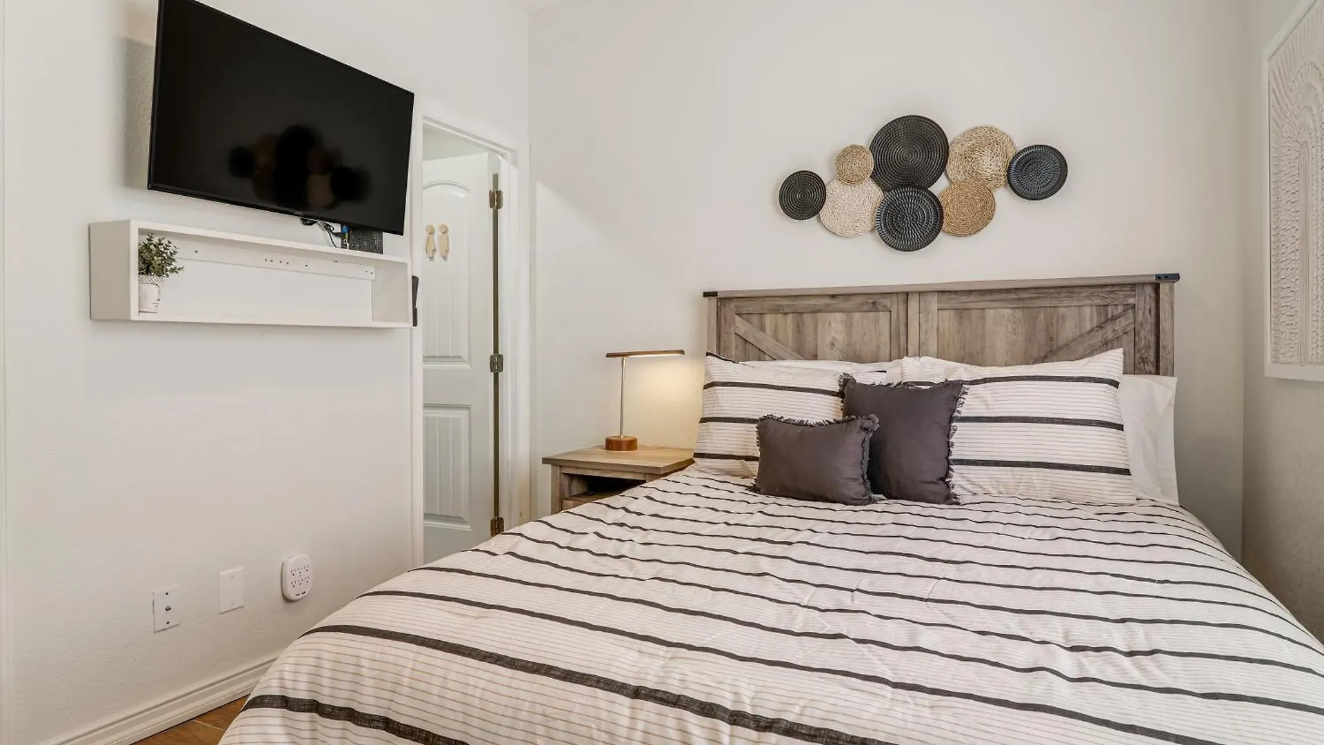 Luxe South Padre With Pool - Walk To Beach! Apartment