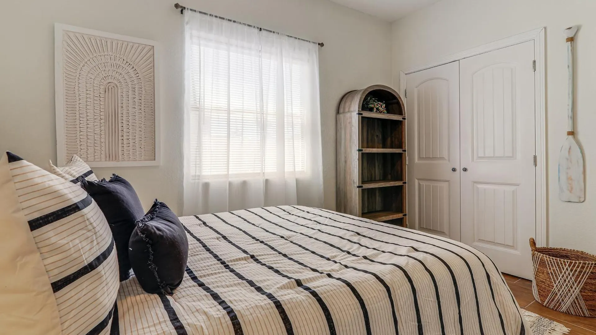 Luxe South Padre With Pool - Walk To Beach!