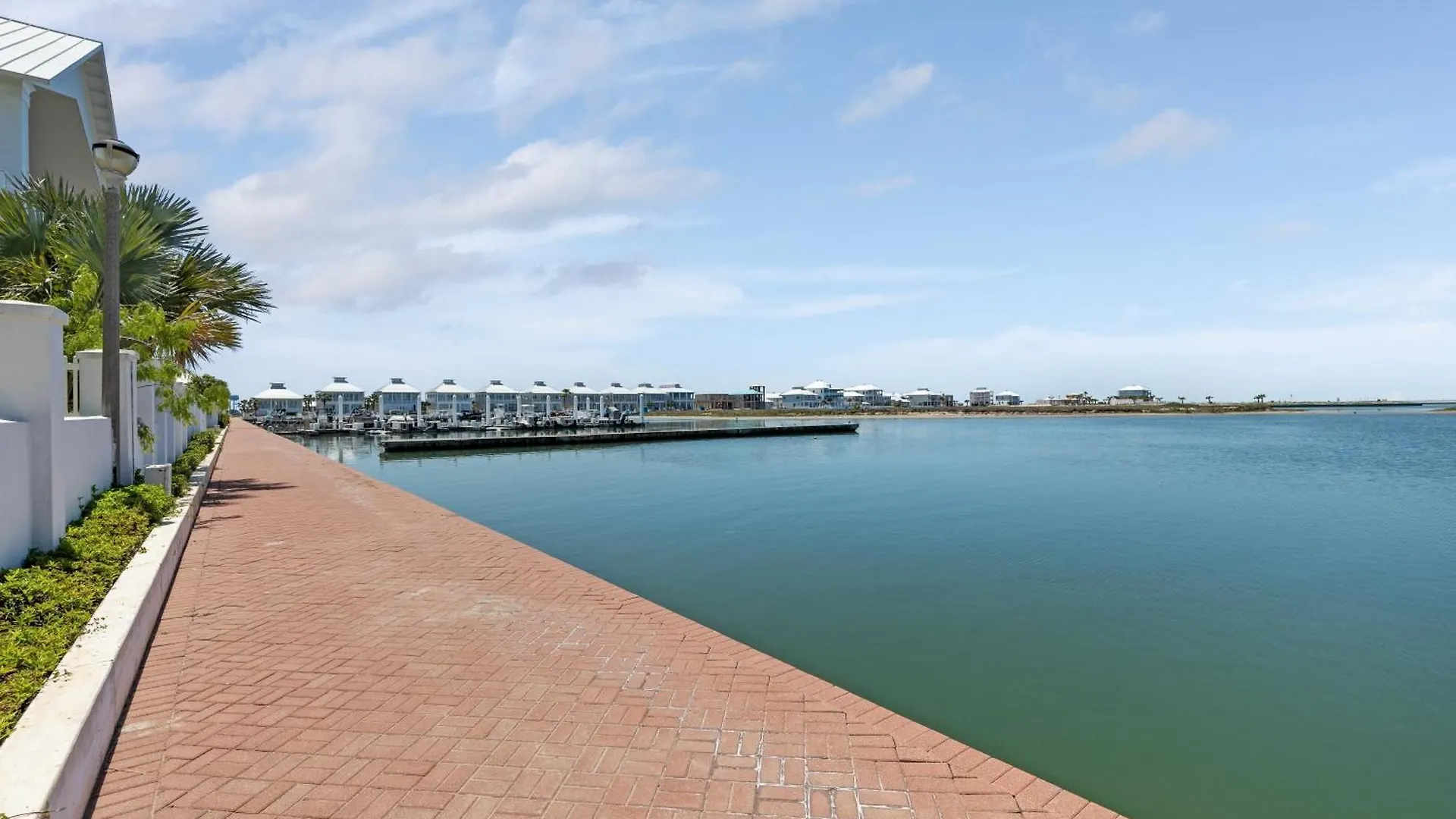 Holiday home Avalon - Townhouse At The Shores *