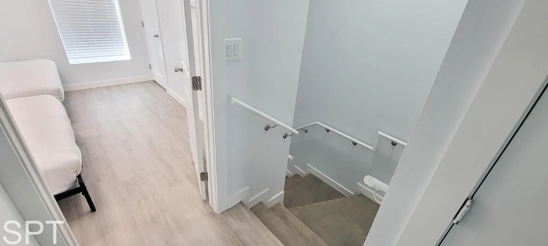 De Laguna 4 *