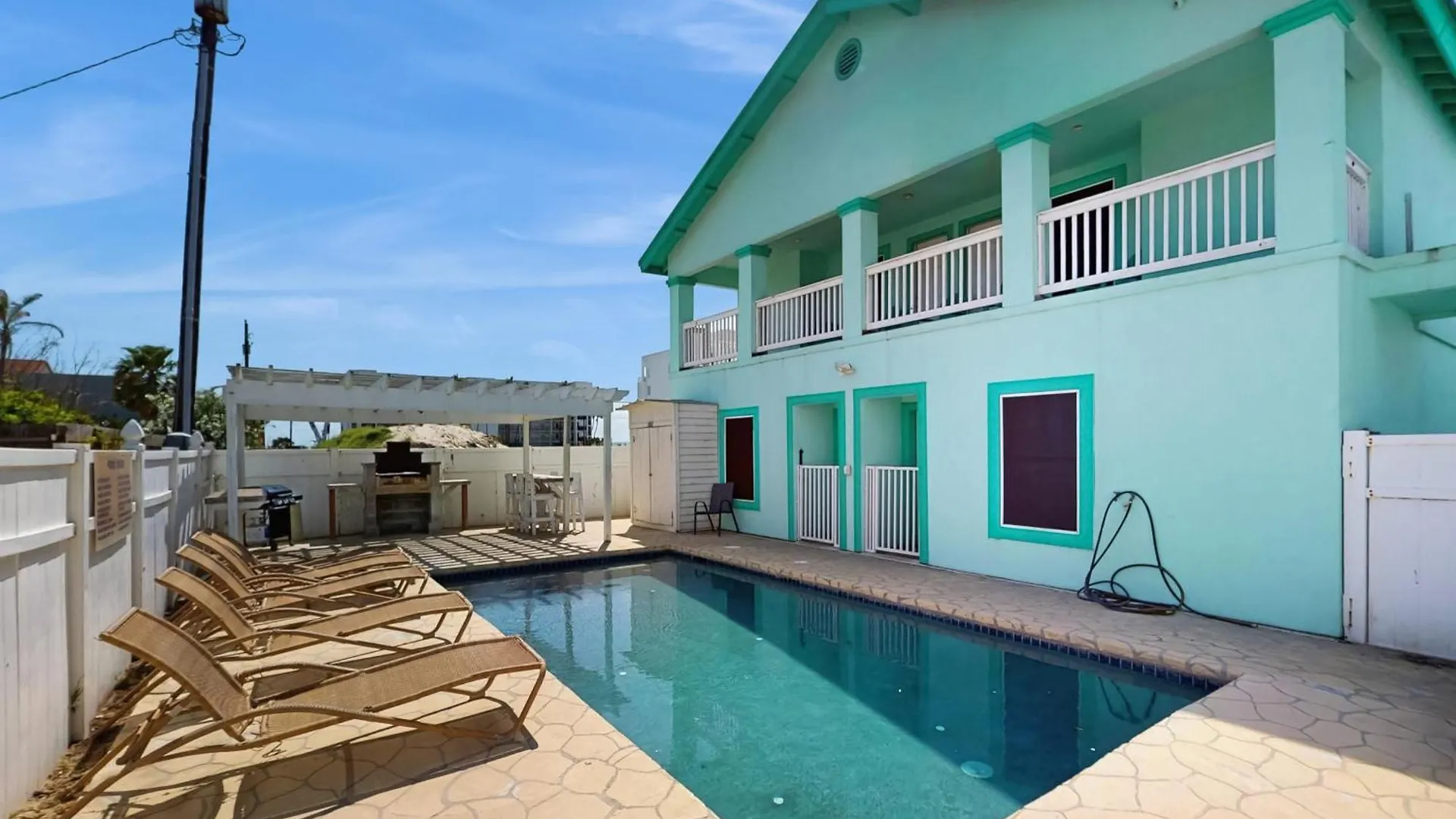 Lantana Retreat Unit #4 *