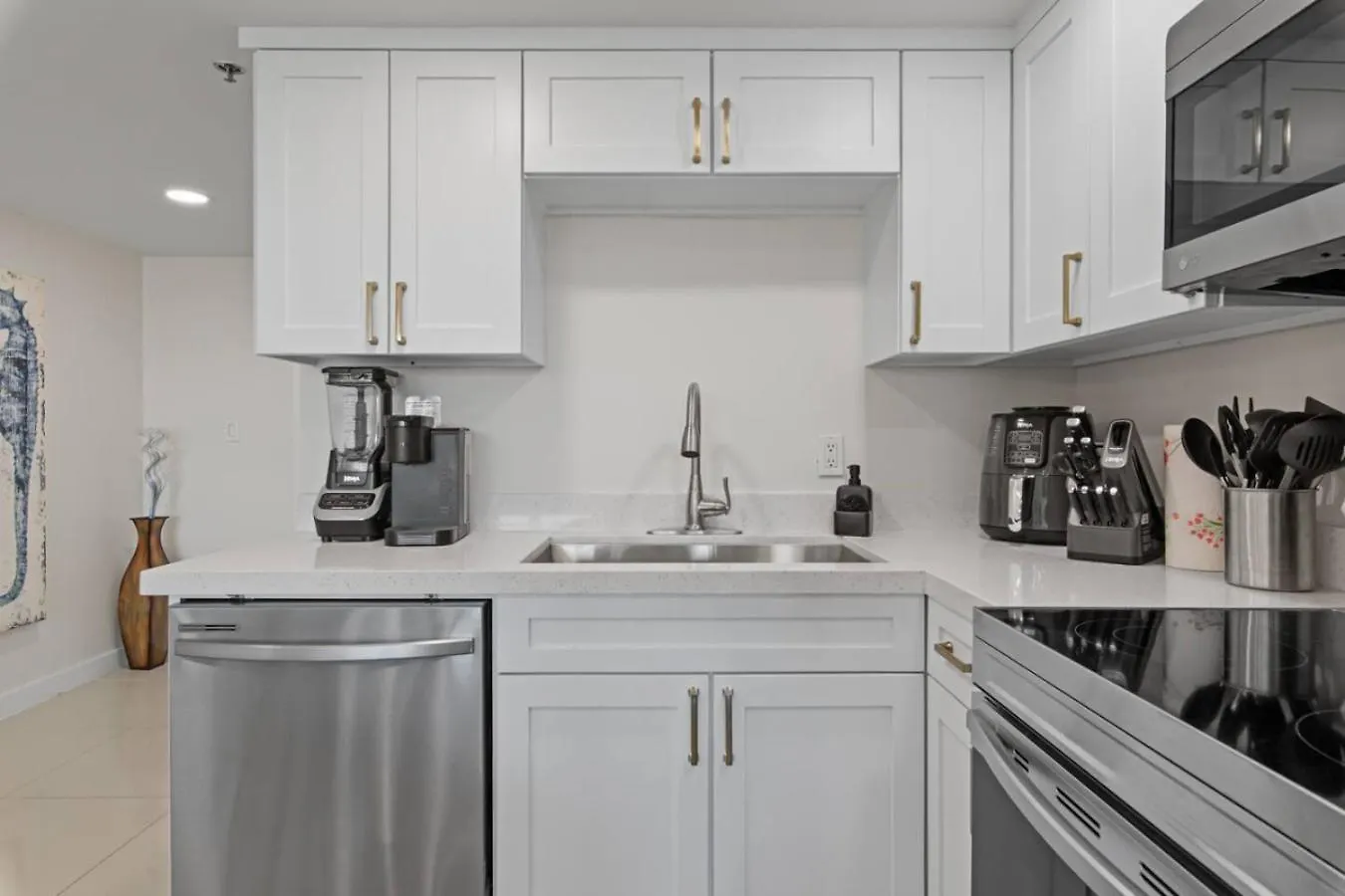 Apartment Chic By The