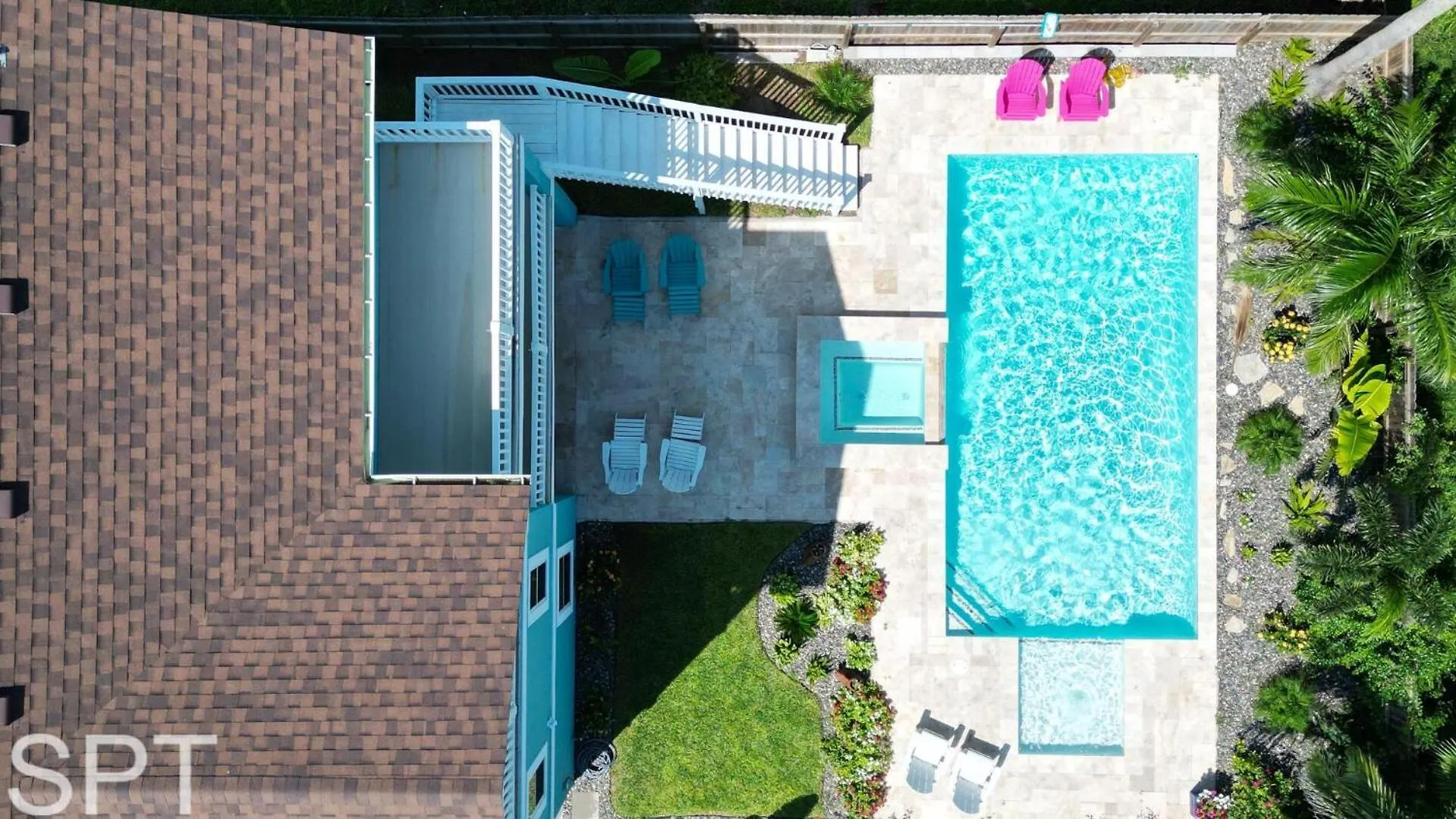 Tranquil Turquoise Retreat *