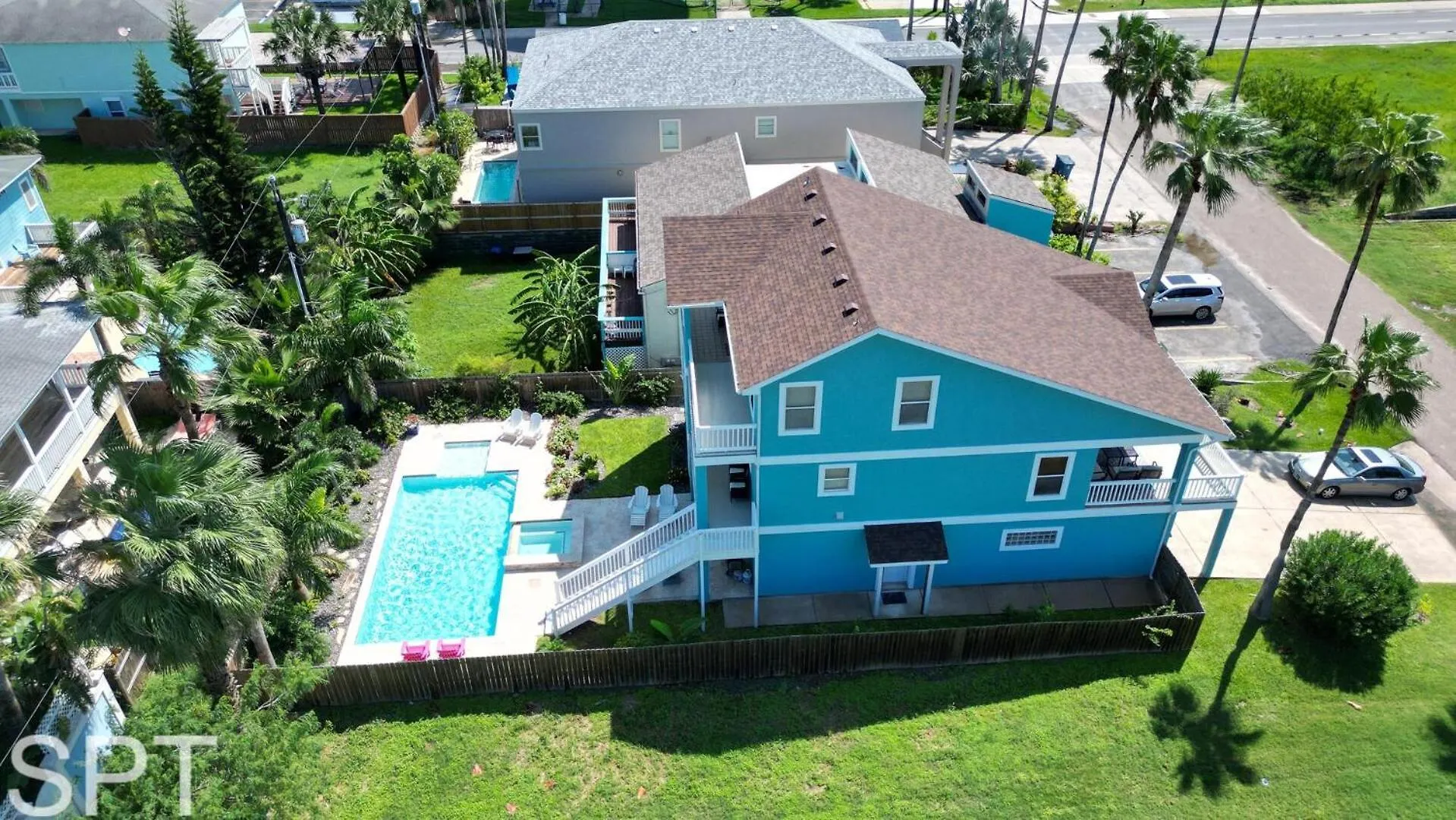 Tranquil Turquoise Retreat *