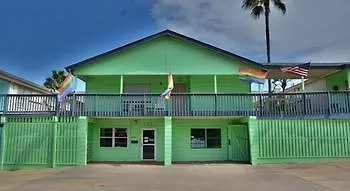 Отель Upper Deck And Bar - Adults Only 3*