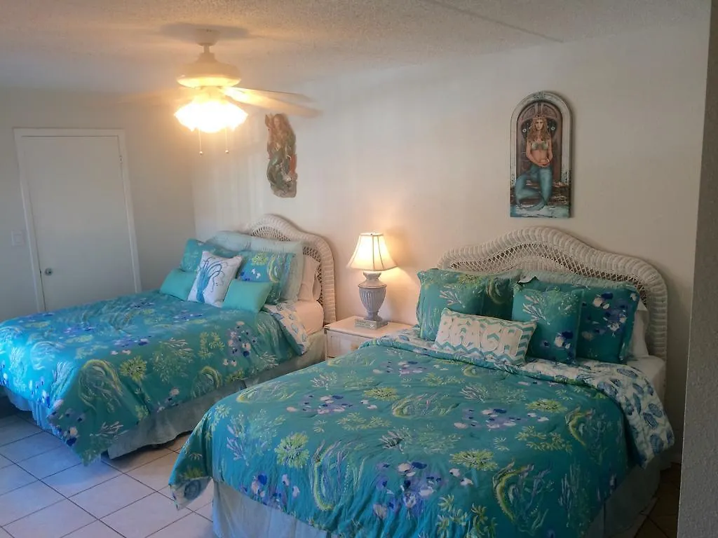 Beachside 2 Bedroom Sleeps 9 度假居 *