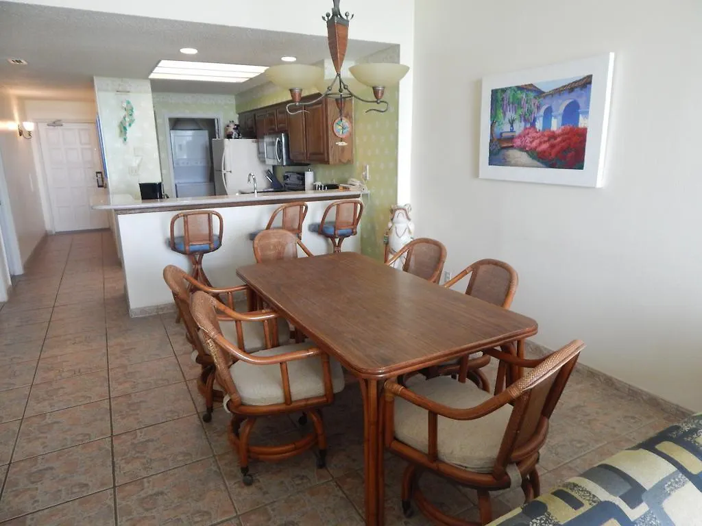 Suntide III Condominiums 公寓式酒店 3*