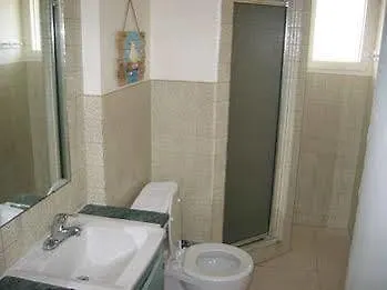 Front By Island Services 酒店