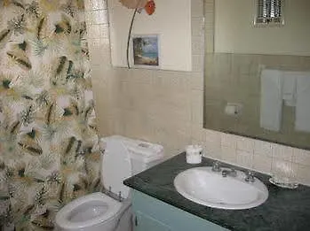 Front By Island Services 酒店