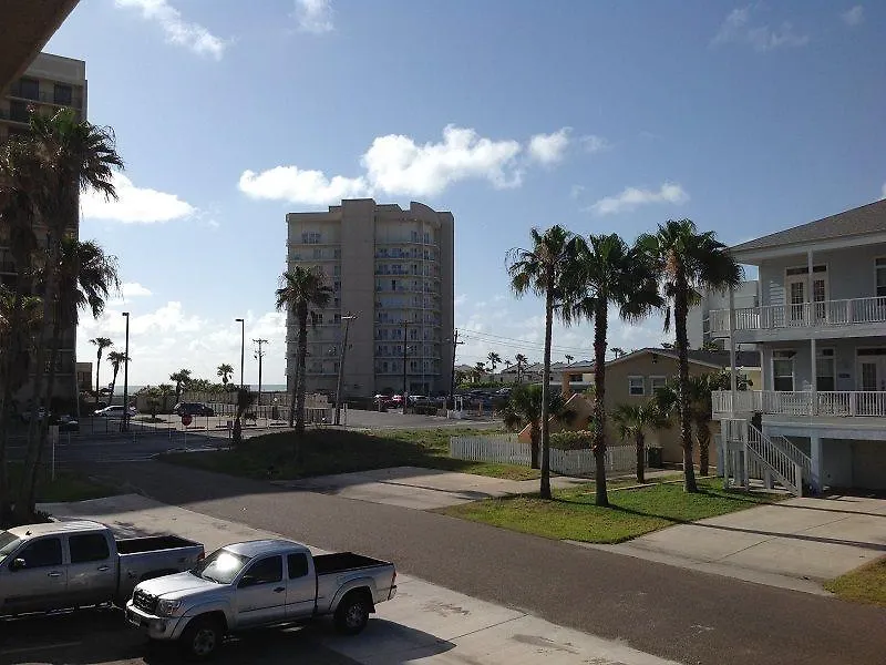 Vista Del Mar 204 *