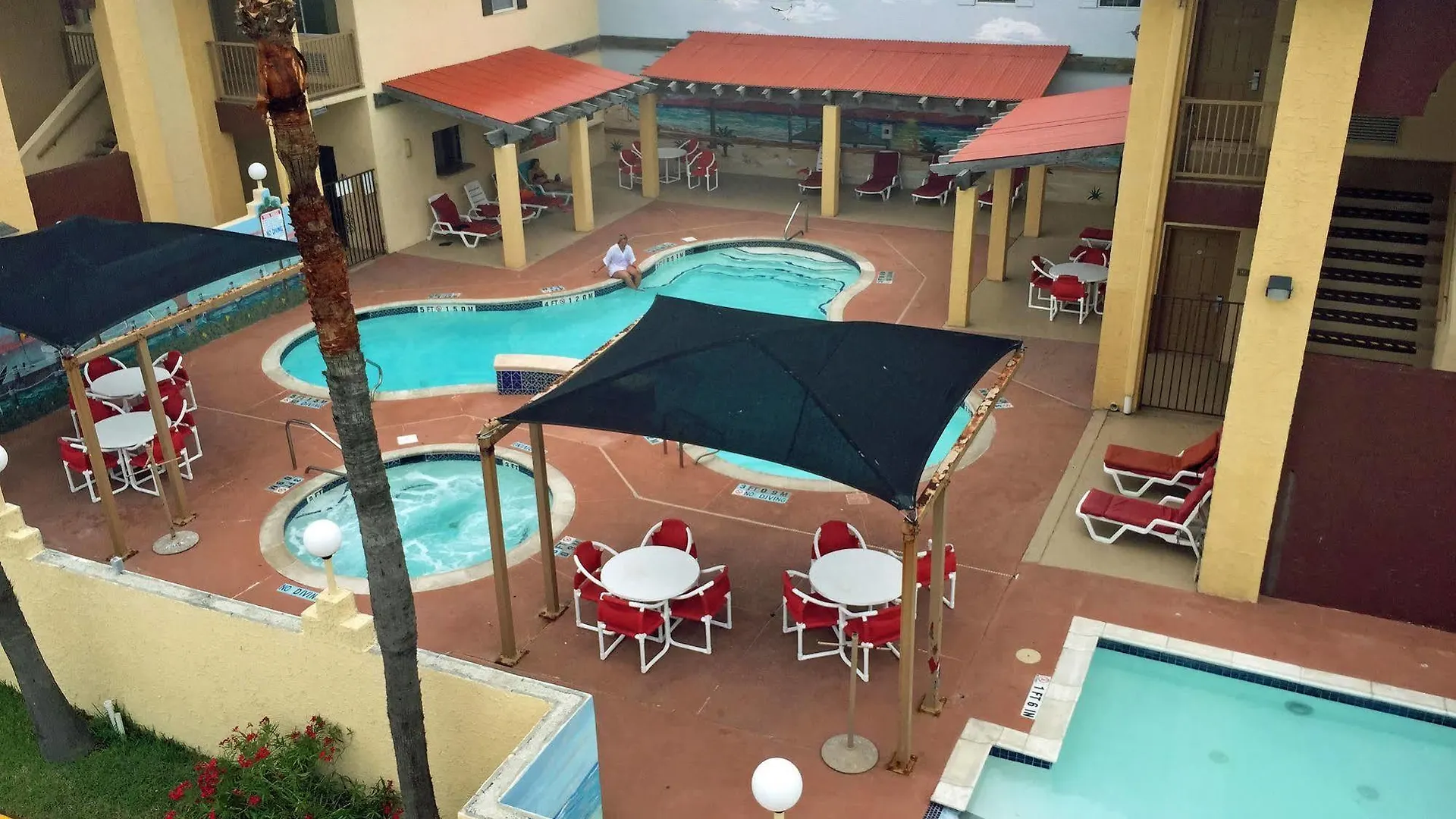 Ramada By Wyndham & 2*