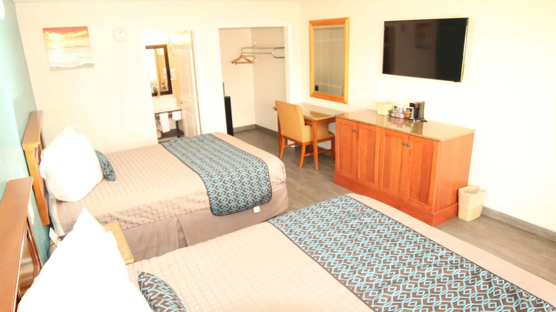 Hotel Windwater And Marina 2*