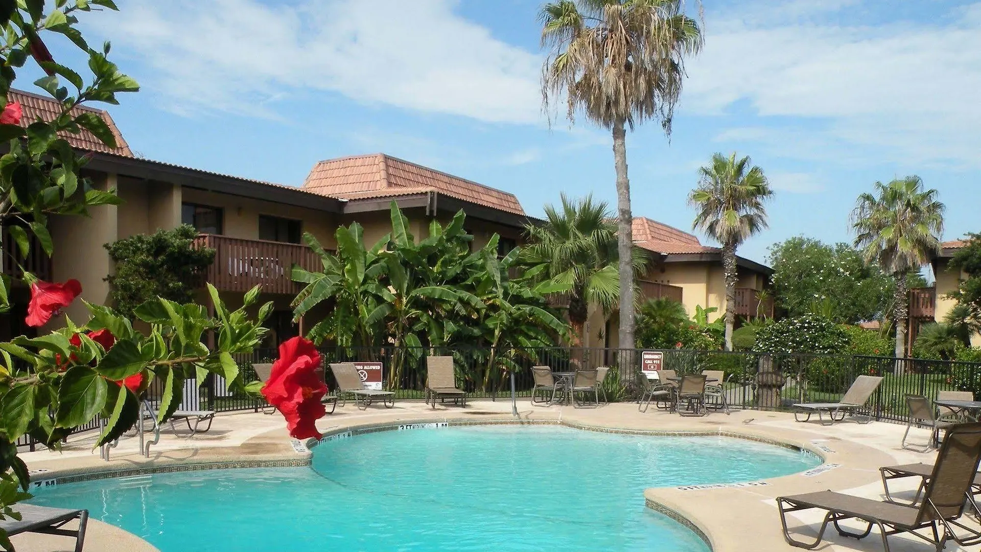 The Tiki- Front Complex! Unit 106 Apartahotel