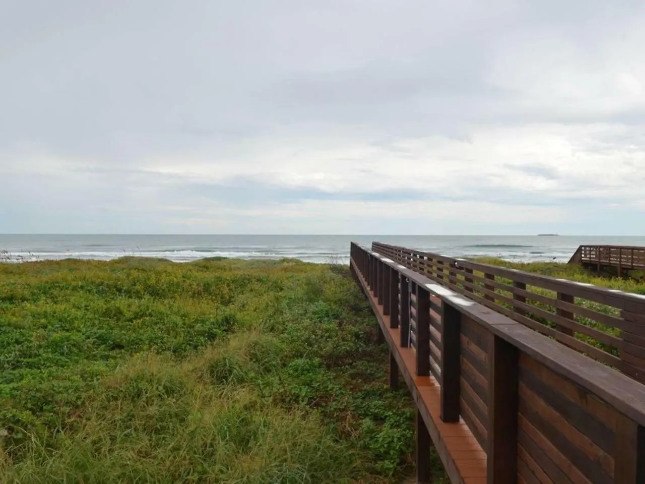 5 Bedroom Beachfront - 2nd Floor Apartment *
