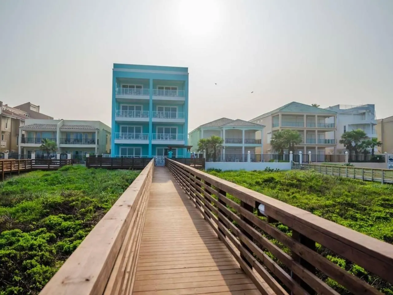 Apartment 5 Bedroom Beachfront - 2nd Floor