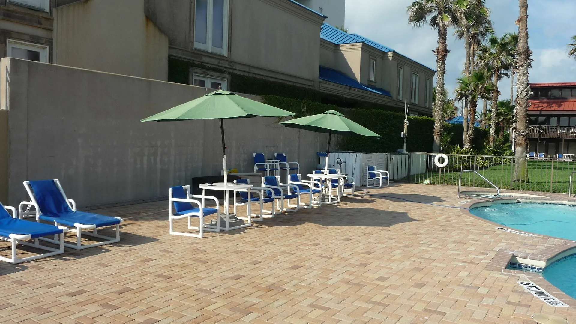 Front By Island Services 3* 南帕诸岛