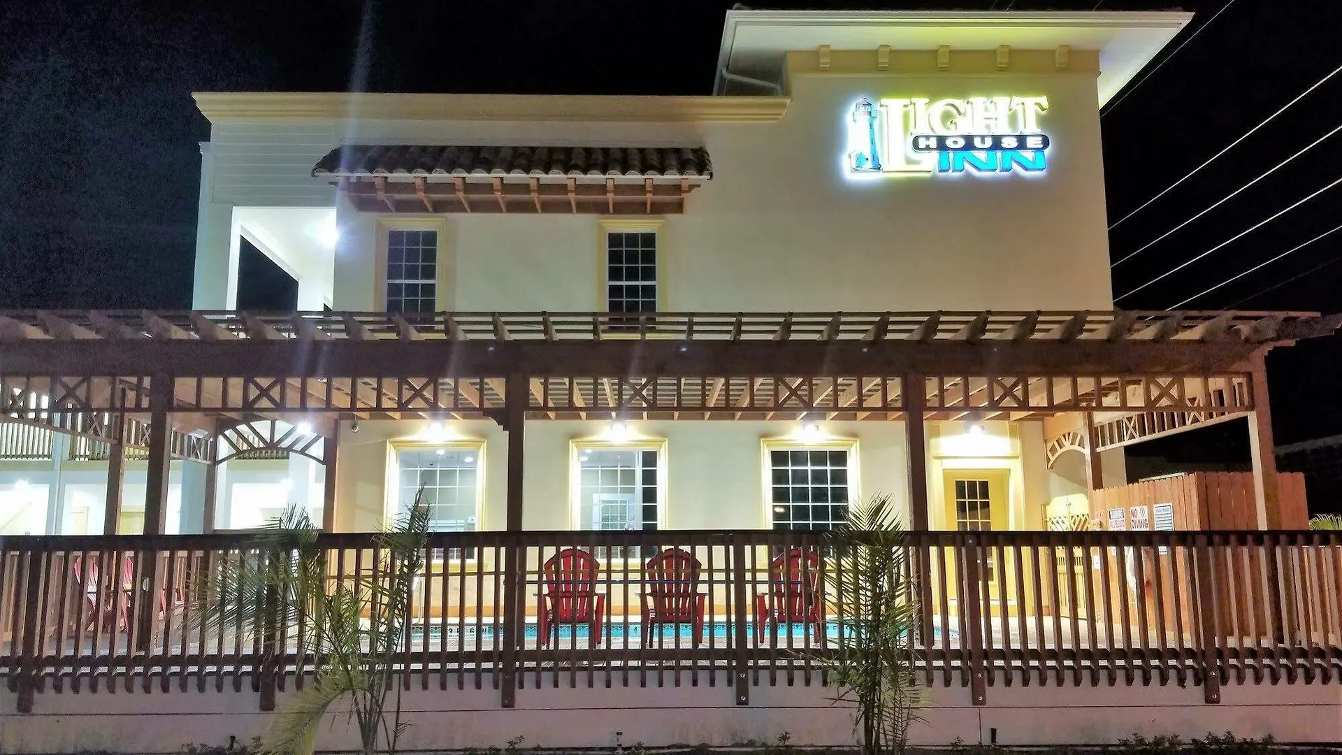 Lighthouse מלון