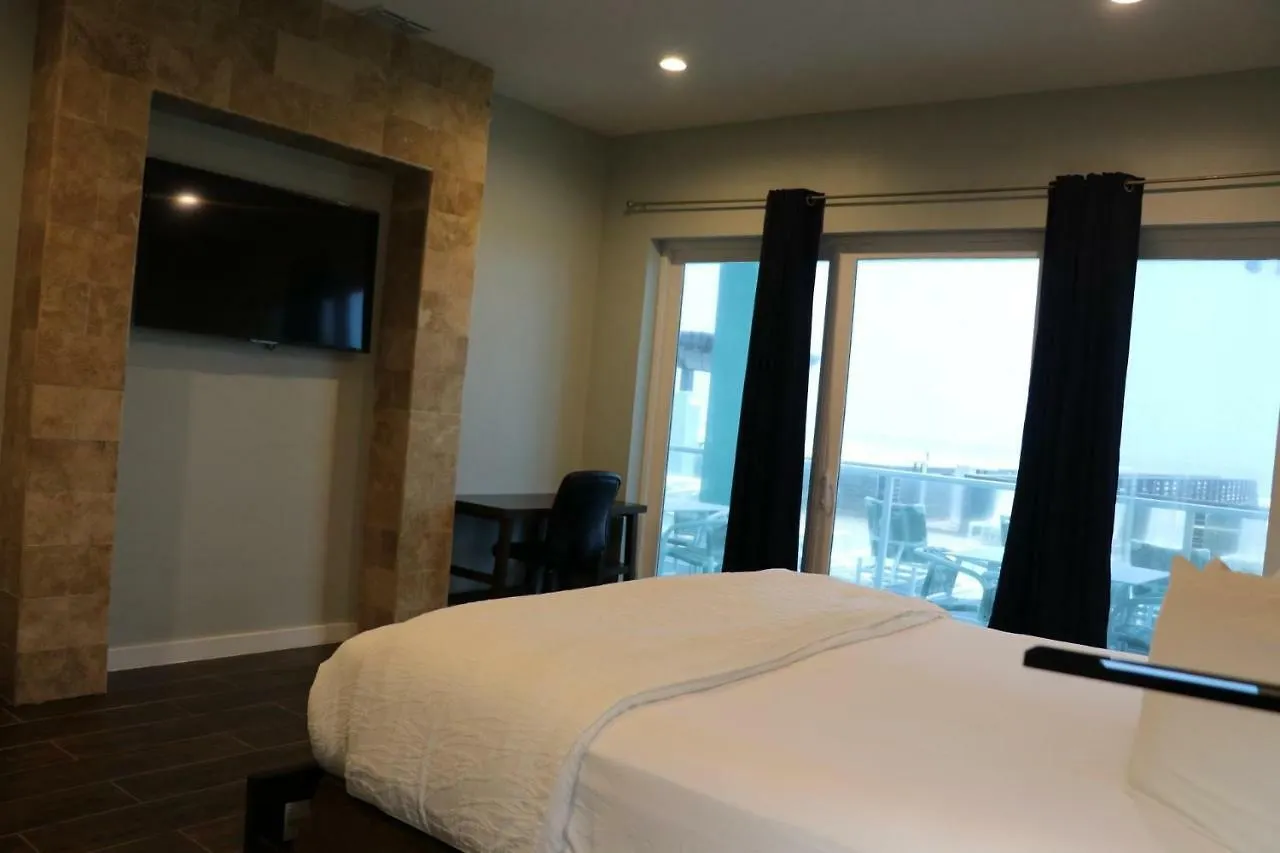 Apartment Beachfront 3 Bedroom *