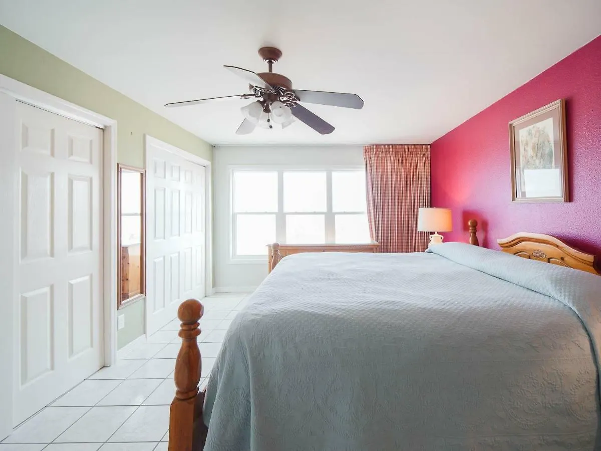 Relaxing Condo, Great Location, 3 Minute Walk To The South Padre Island