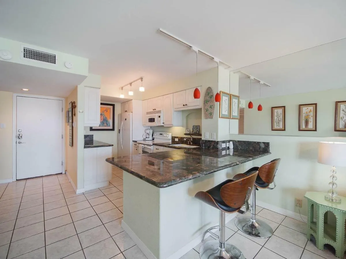 Relaxing Condo, Great Location, 3 Minute Walk To The Apartment *