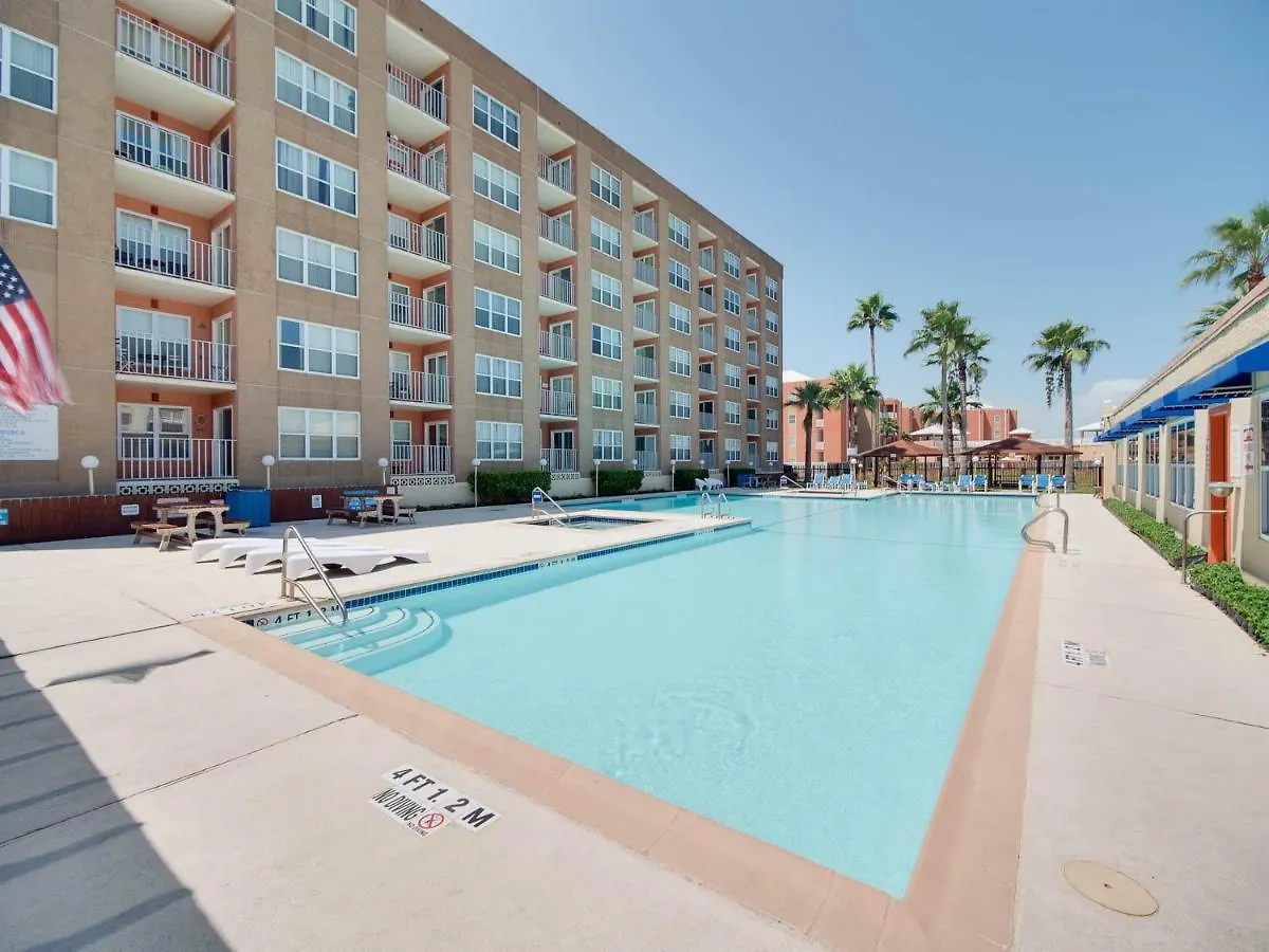 Relaxing Condo, Great Location, 3 Minute Walk To The *