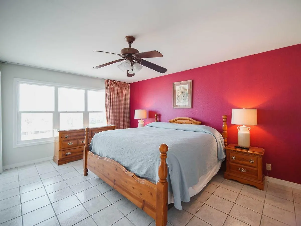 Relaxing Condo, Great Location, 3 Minute Walk To The Apartment South Padre Island
