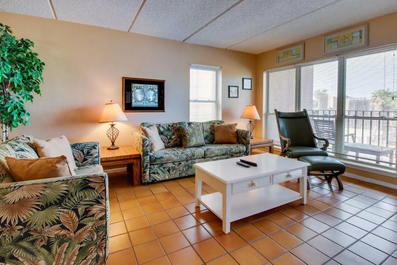 Beachview Condominiums: Palm Tree Pathway Hotel